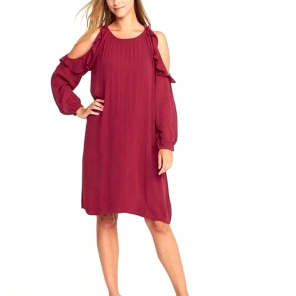 Old navy Cold shoulder dress. Size XS. Maroon color. Cutout, Ruffles, bo…